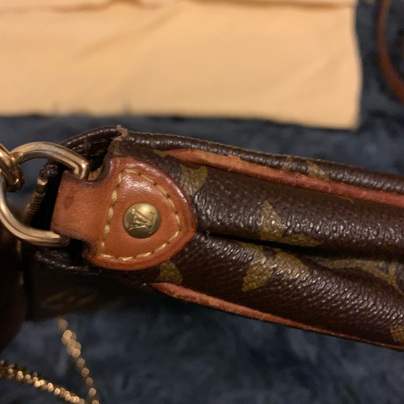 Louis Vuitton Eva monogram bag(bag discontinued). - Picture 10 of 16